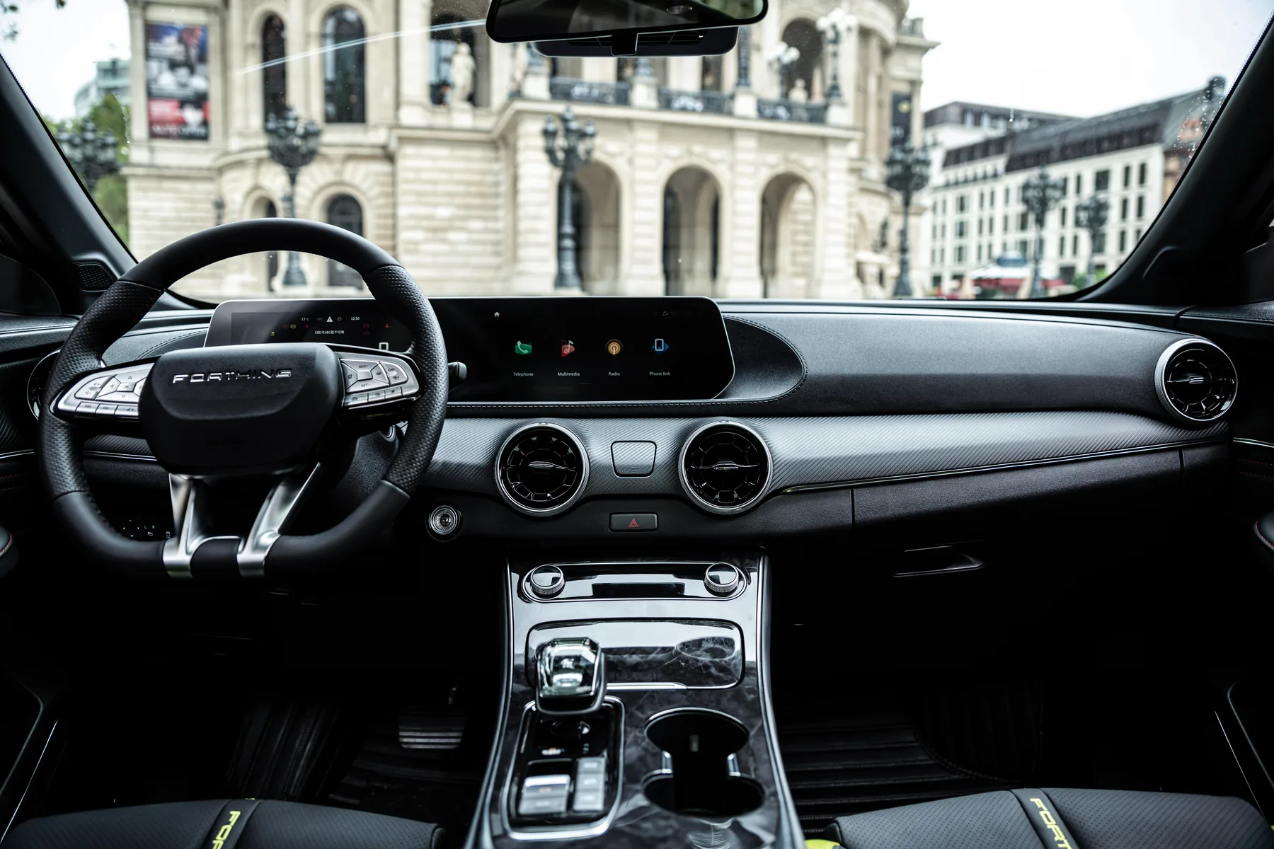 Forthing T5 Friday EV – Armaturna plošča z velikim zaslonom