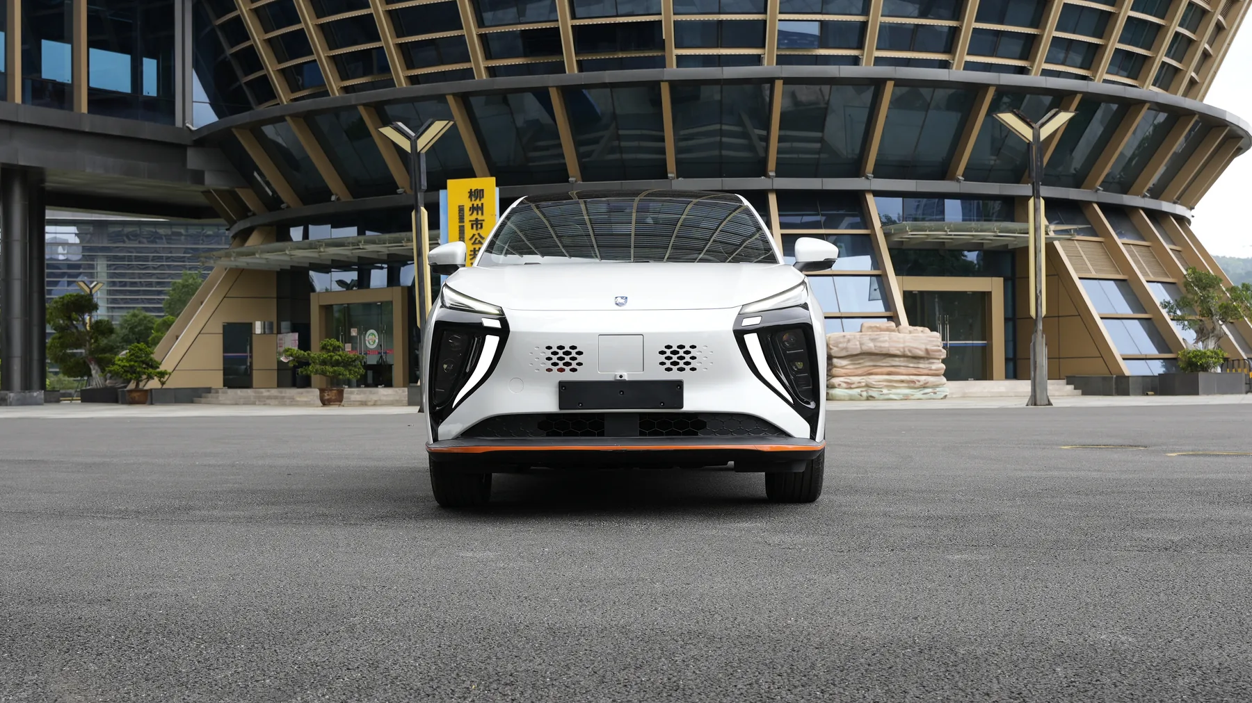 Forthing T5 Friday EV – Svetlobni podpis