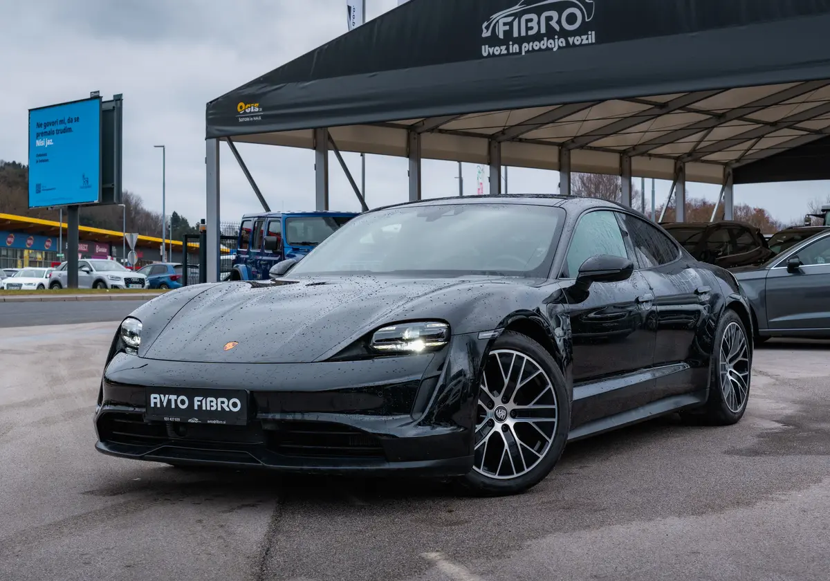 Porsche Taycan, uvožen pri Fibro
